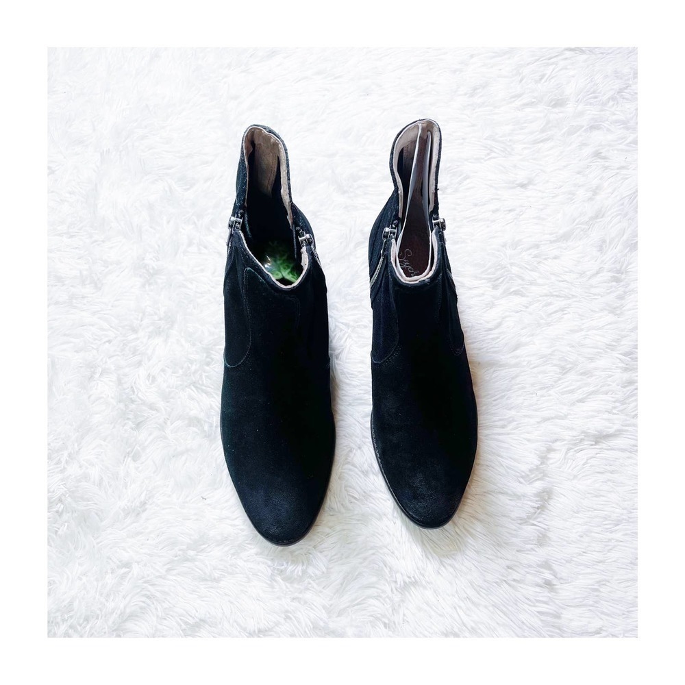 Seychelle's Suede Angle Bootie Side Zippers NWOB SZ7